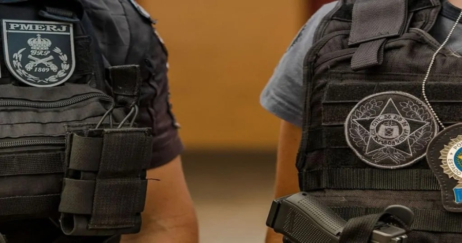 Polícia descobre ponto de drogas e prende 5 em Caxias