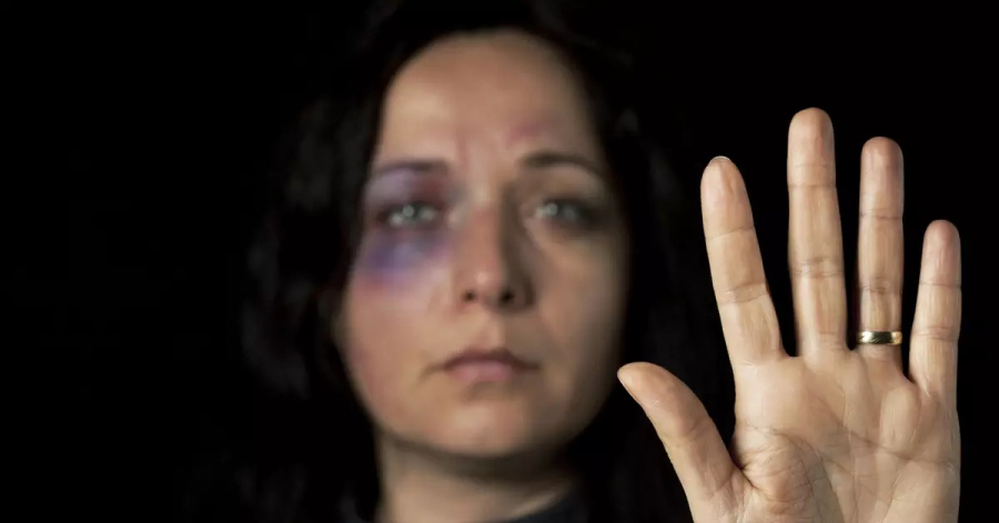 Violência contra mulheres leva 900 vítimas por dia a unidades de saúde no Brasil