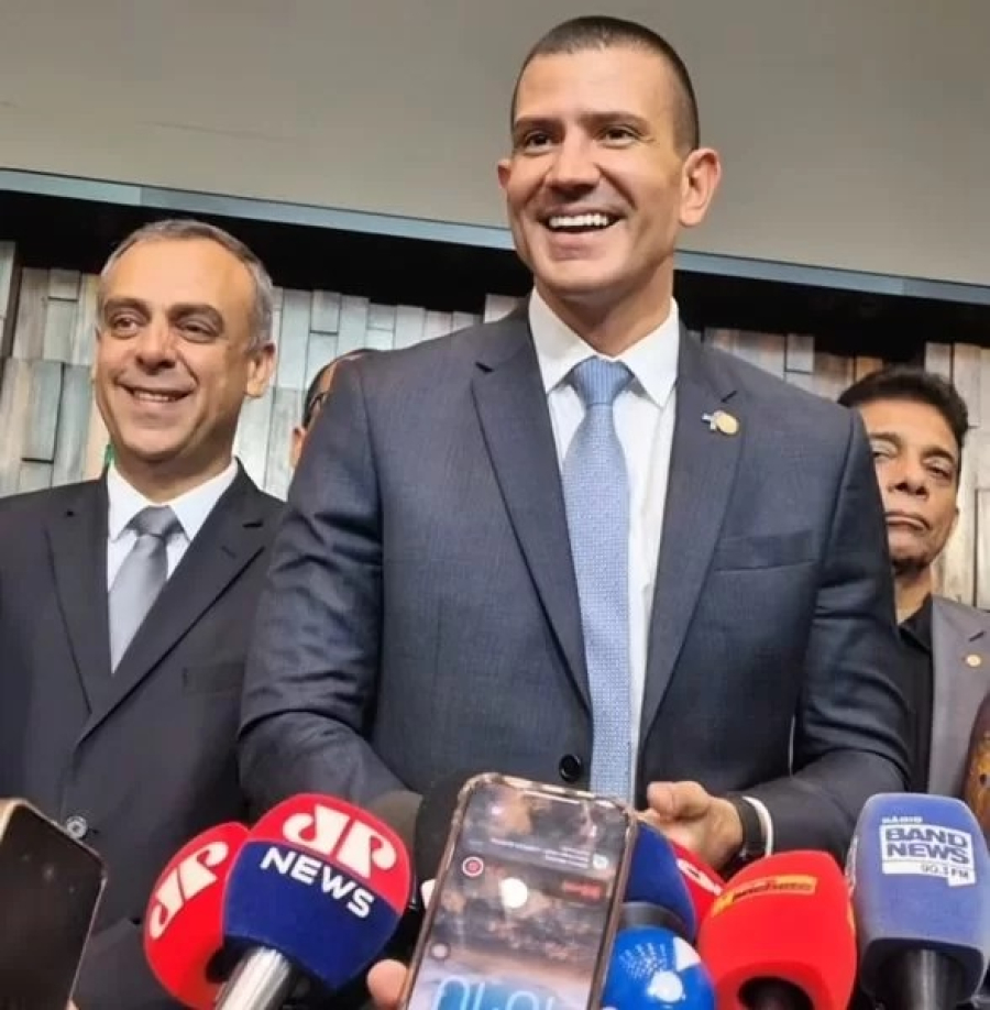 Aliados de Douglas Ruas ameaçam travar Congresso por disputa na sucessão no RJ