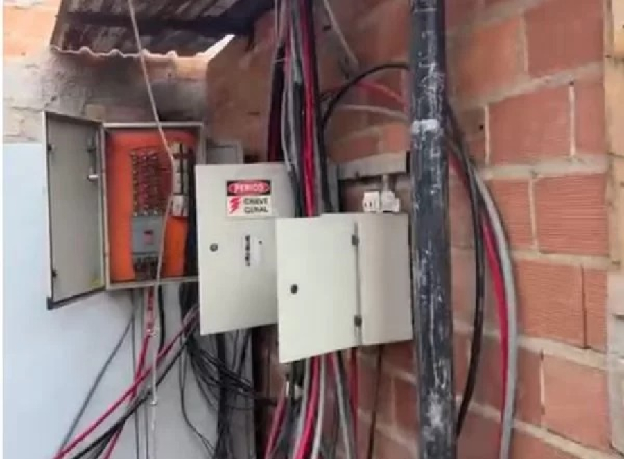 Polícia fecha “fazenda” clandestina de bitcoin e descobre furto milionário de energia em Duque de Caxias