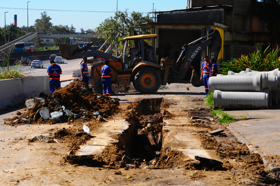 CODENI recupera rede de esgoto danificada pela Ecovias Rio Minas durante obras na Via Dutra