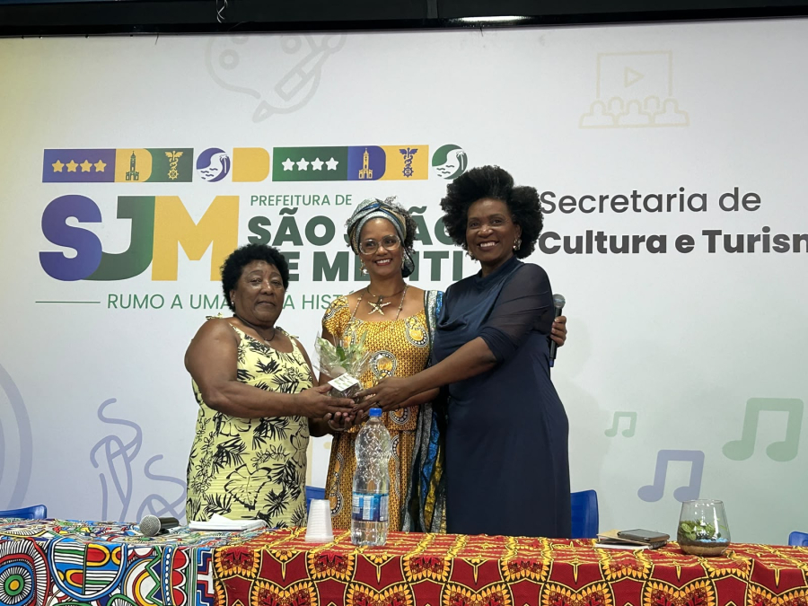 Certificado Zeelândia Cândido homenageia mulheres que fortalecem a igualdade racial em São João de Meriti