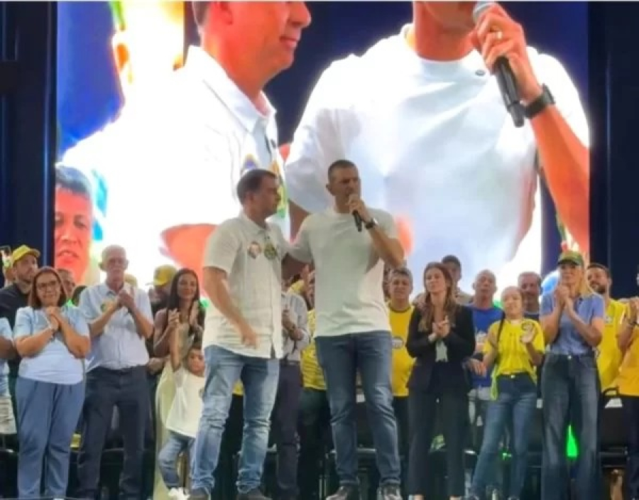 Ao lado de Flávio Bolsonaro, Douglas Ruas promete novo modelo para o Rio e dispara contra Paes e Lula