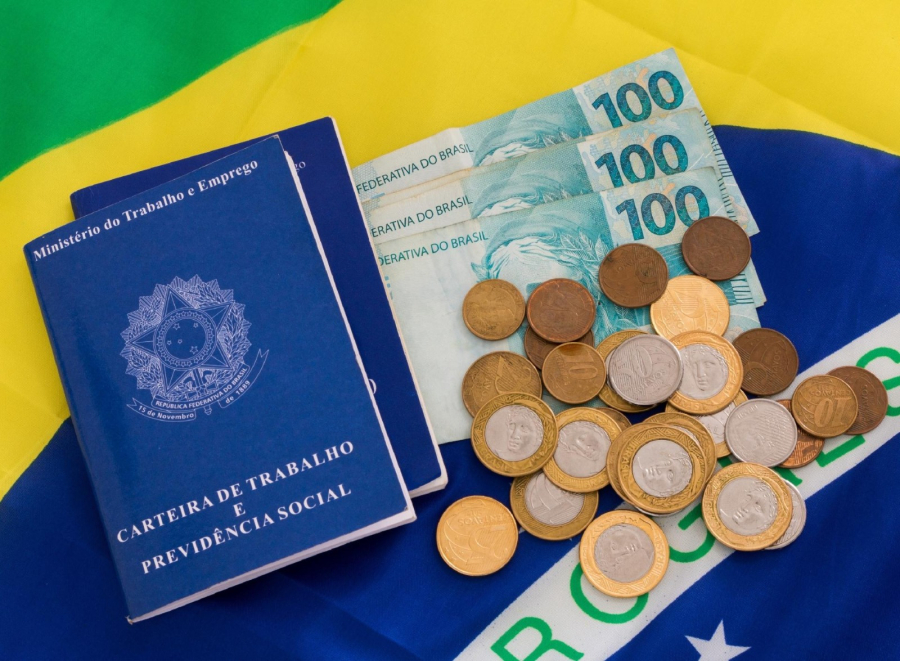 Salário mínimo deve subir para R$ 1.741 em 2027