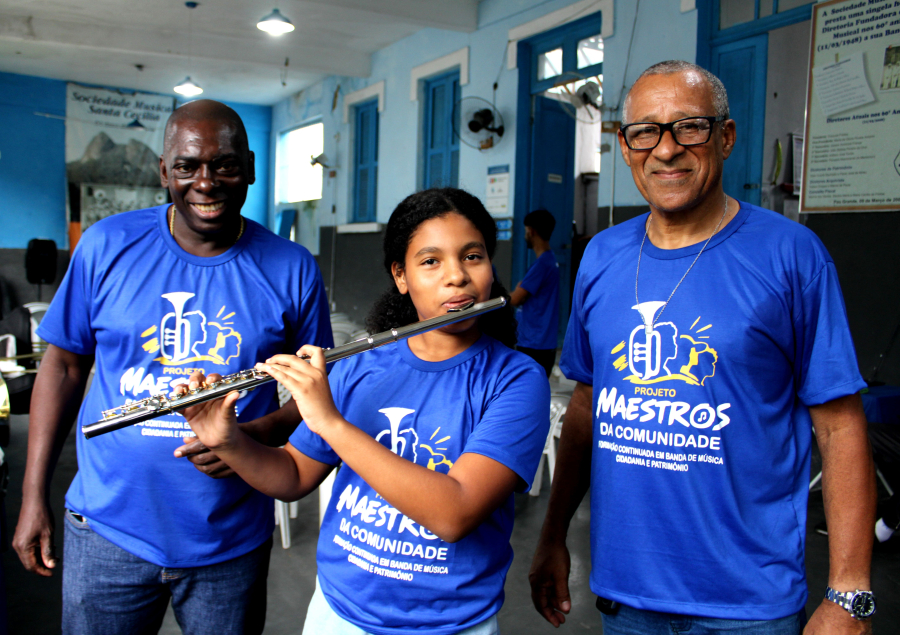 Projeto gratuito “Maestros da Comunidade” inicia formação musical e cidadã em Magé
